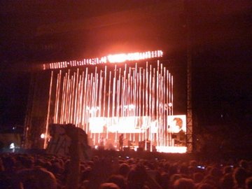 http://www.liquidpoker.net/staff/Daut/radiohead4.jpg